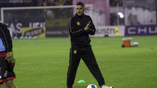 El entrenador Norberto Araujo, antes del partido entre Deportivo Cuenca y Barcelona SC, el 21 de septiembre de 2024.