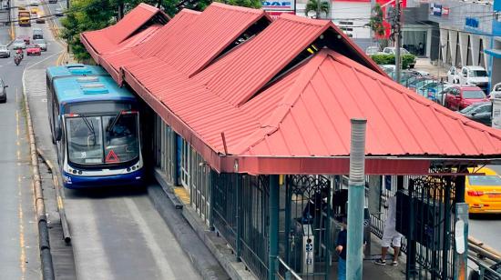 Metrovía cambia horarios de operación por cortes de luz en Guayaquil