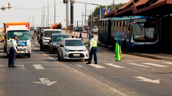 Metrovía, aeropuertos, terminales, agua potable: Así funcionan los servicios en Guayaquil durante los apagones