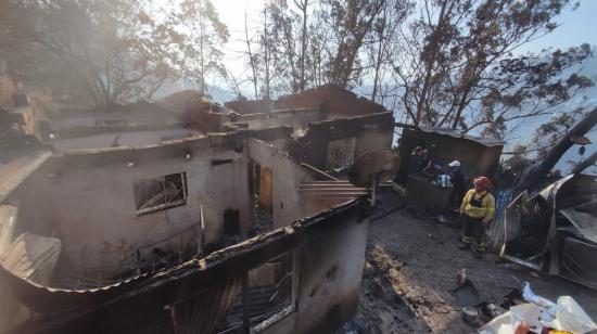 Así quedó la casa de María Sarango, habitante del barrio Bolaños, tras el incendio de Guápulo, el 25 de septiembre de 2024.