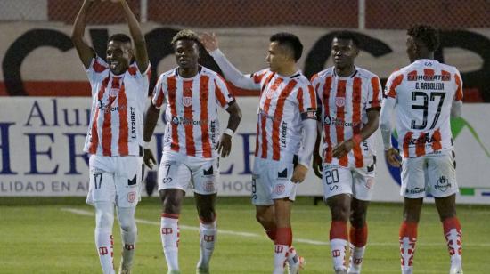 Jugadores de Técnico Universitario, durante un partido de LigaPro, el 16 de septiembre de 2024.