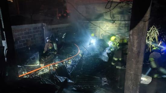 Familia en Guayaquil pierde todas sus pertenencias tras un incendio durante los cortes de luz