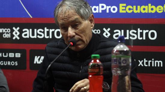 Ariel Holan en conferencia de prensa, el 21 de septiembre de 2024, después de la derrota de Barcelona ante Deportivo Cuenca.