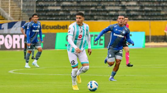 Jugadores de Cumbayá y Emelec en el partido por la Fecha 8 de la LigaPro, 28 de septiembre de 2024.