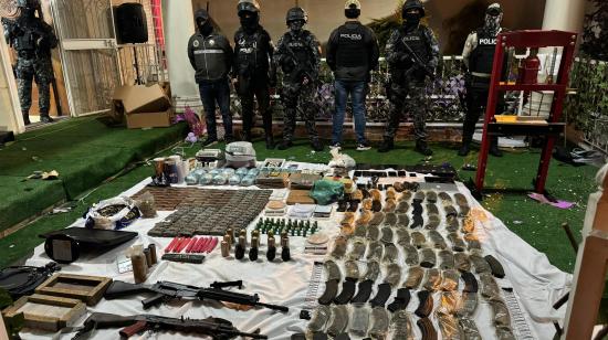 Resultados de los allanamientos en el sur de Guayaquil, donde se encontraron armas y explosivos.