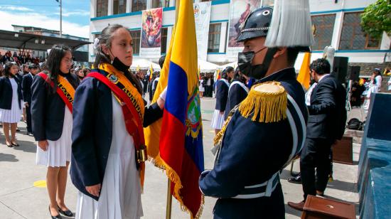 Esta es la nueva fecha para el juramento de la bandera en escuelas y colegios de Quito, tras emergencia por incendios