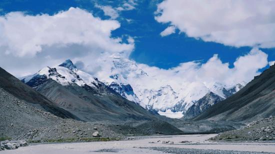 El Everest cubierto de nieve, 20 de septiembre de 2024.