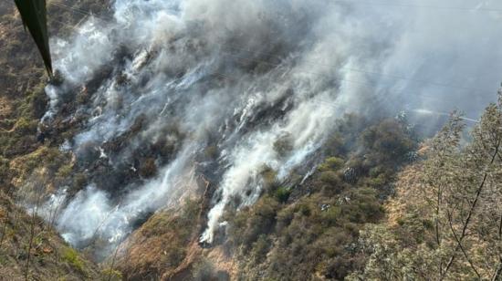 Nuevo incendio forestal se reporta en Quito este 1 de octubre, esta vez en Carcelén