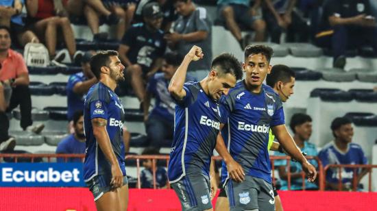 Jugadores de Emelec, durante un partido por la LigaPro, el 22 de septiembre de 2024.