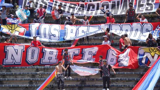 Los hinchas de El Nacional en los graderíos del estadio Atahualpa antes del partido ante Cumbayá, por LigaPro, el 15 de septiembre de 2024.