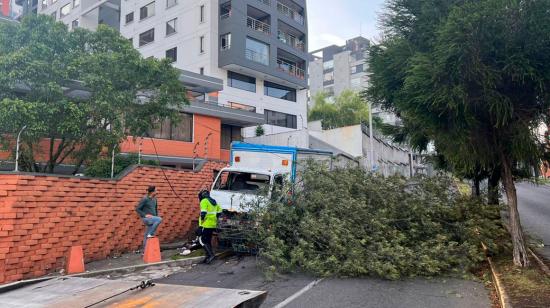 Accidente en la avenida González Suárez, en el norte de Quito.