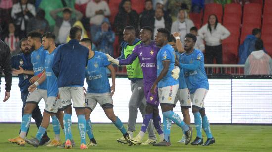 Jugadores de El Nacional celebran en el partido ante Liga de Quito por la Copa Ecuador, el 2 de octubre de 2024.