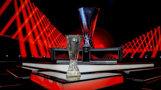 El trofeo de la Europa League, durante el sorteo de la fase de la liga, el 30 de agosto de 2024.