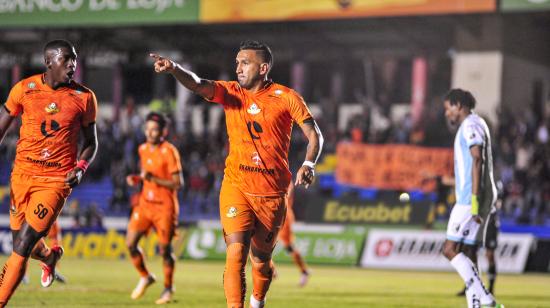 Diego Ávila, de Libertad, festeja un gol ante Cumbayá en el estadio Reina del Cisne de Loja, el viernes 4 de octubre de 2024.