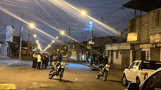 La Policía toma procedimiento en el barrio 18 de Octubre, tras un crimen registrado la noche de este 4 de octubre de 2024.