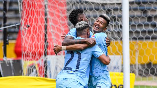 Los jugadores de Universidad Católica festejan un gol ante Imbabura en la Fecha 9 de la Fase 2 de la LigaPro, el 6 de octubre de 2024.