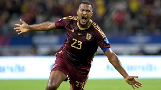 Salomón Rondón festeja durante un partido con la selección de Venezuela, el 5 de julio de 2024.