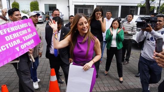 La asambleísta Lucía Jaramillo a su ingreso al TCE para la audiencia este 8 de octubre de 2024.