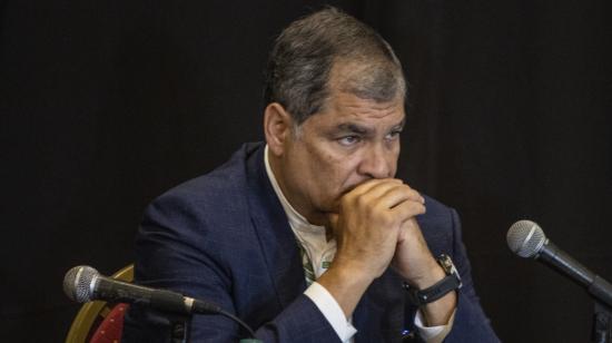 El expresidente Rafael Correa durante la presentación del libro Economía como ideología disfrazada de ciencia, el 18 de octubre de 2022, en la Universidad de Quilmes, en Argentina.