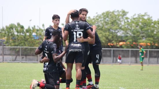 Jugadores de Deportivo Quito, durante un partido de la Segunda Categoría, el 6 de octubre de 2024.