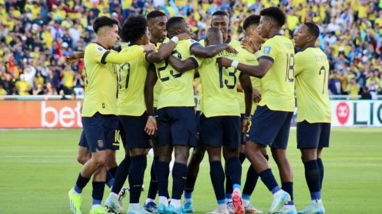 Jugadores ecuatorianos festejando su gol ante Perú, 10 de septiembre de 2024.