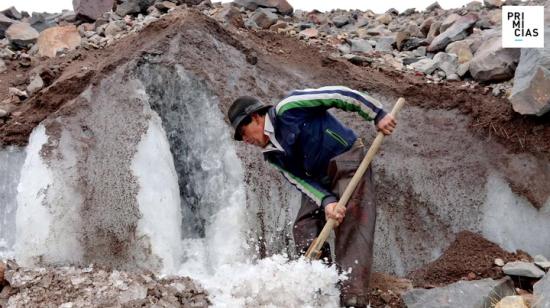 Baltazar Ushca, uno de los íconos de la cultura andina de Ecuador, falleció a sus 80 años, el 11 de octubre de 2024. Él era considerado como el último hielero del volcán Chimborazo.