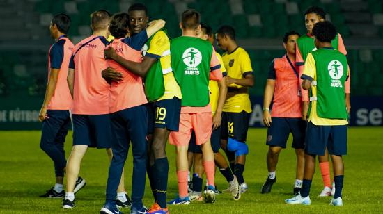 Los jugadores de Ecuador festejan la victoria sobre Brasil, el 11 de octubre de 2024, en el Sudamericano Sub 15.