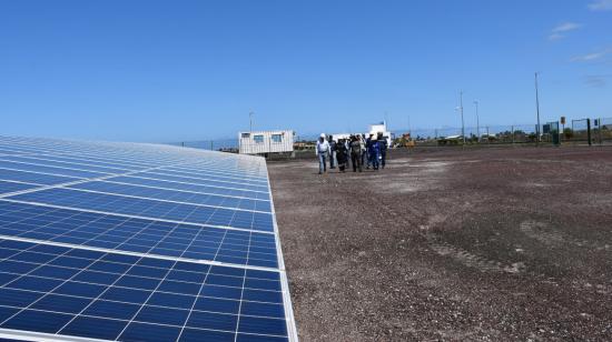 Paneles Solares: ¿Qué son y cómo la energía fotovoltaica sería una 'solución' en los cortes de luz?