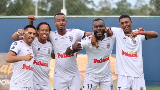 Jugadores de Cuniburo festejan un gol ante Guayaquil City, el 27 de junio de 2024.