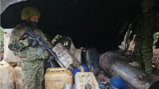 Militares destruyendo un laboratorio de droga, 1 de marzo de 2024.