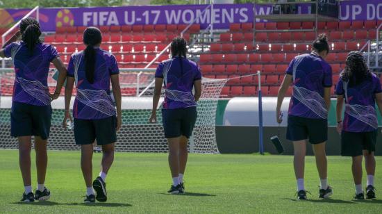 Las jugadoras de Ecuador durante el entrenamiento del 14 de octubre, previo a su debut en el Mundial Sub 17 femenino, en República Dominicana.