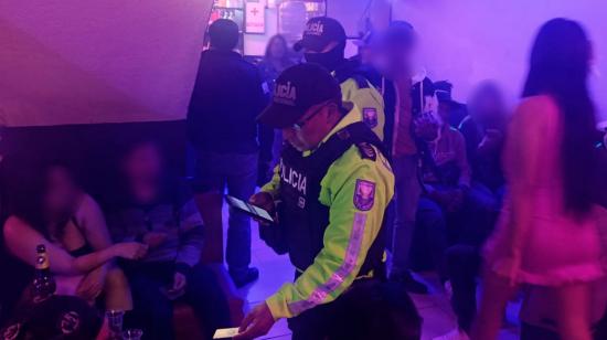 Night club clausurado en Quito: La mayoría de trabajadoras sexuales no contaba con carné de salud