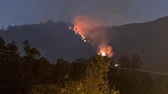 Incendio en el cerro Ilaló, en Quito, el 17 de octubre de 2024.