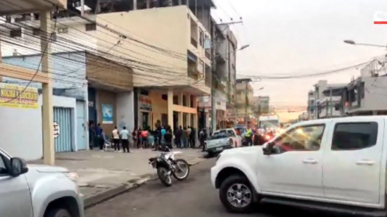 Policía toma procedimiento tras el crimen de un agente de tránsito, en Machala, provincia de El Oro, este 18 de octubre de 2024.