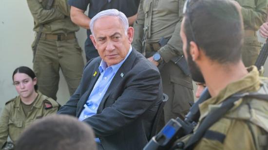 El primer ministro israelí, Benjamín Netanyahu, en una visita a las tropa de su país, el 14 de octubre de 2024.