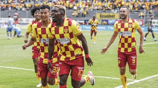 Michael Carcelén, volante de Aucas, celebra su gol ante Macará, este domingo 20 de octubre de 2024.