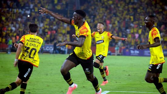 Jugadores de Barcelona SC, durante un partido de la LigaPro, en el estadio Banco Pichincha, el 20 de octubre de 2024.