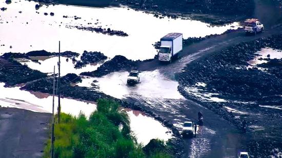 Incremento del caudal del río Upano inunda el acceso a Macas, en Morona Santiago