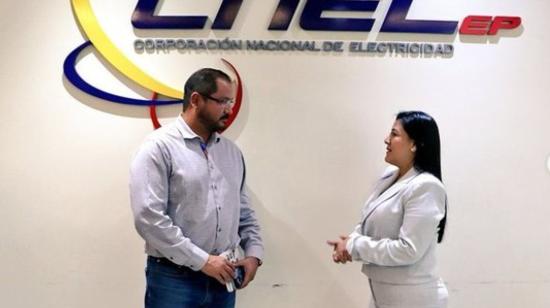 El gerente general de CNEL, Eduardo Jácome, y la directora del ECU911, Ana María Ayala, en una reunión del 27 de agosto de 2024.