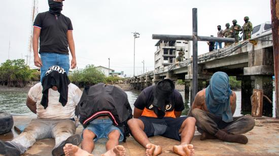 Cuatro detenidos de una banda delictiva dedicadas a la extorsión en alta mar, detenidos este 23 de octubre de 2024 en El Oro.