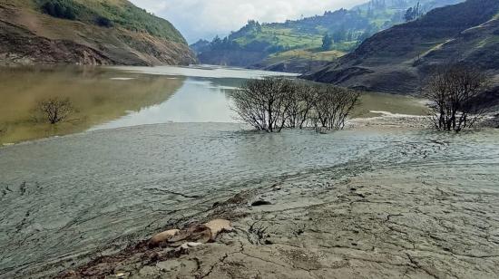 Embalse de Mazar cayó a niveles mínimos en abril de 2024 y volvió a ese estado en septiembre y octubre.