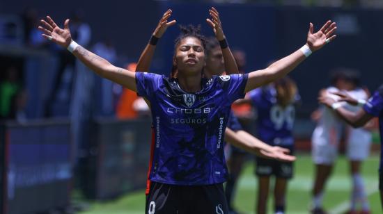 Nayely Bolaños, delantera de Dragonas, festeja un gol en el estadio Banco Guayaquil, el 7 de septiembre de 2024.