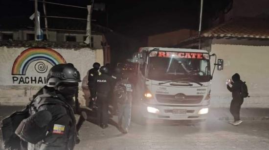 Personal del GOE y de la Policía Judicial intervienen en la sede de Jatarishun, el 25 de octubre de 2024.