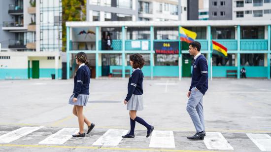 Alumnos de un colegio de Quito en una práctica de educación vial el 2 de octubre de 2024.