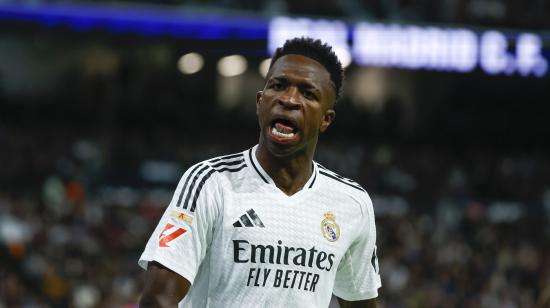 El delantero del Real Madrid, Vinicius, durante un partido ante el FC Barcelona en el estadio Santiago Bernabéu, el 26 de octubre de 2024.