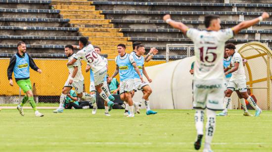 Jugadores de Orense celebrando su gol ante El Nacional, 27 de octubre de 2024.