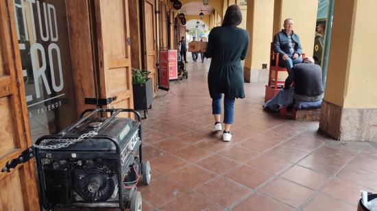 Locales del Centro Histórico de Cuenca con generadores eléctricos debido a los cortes de luz.