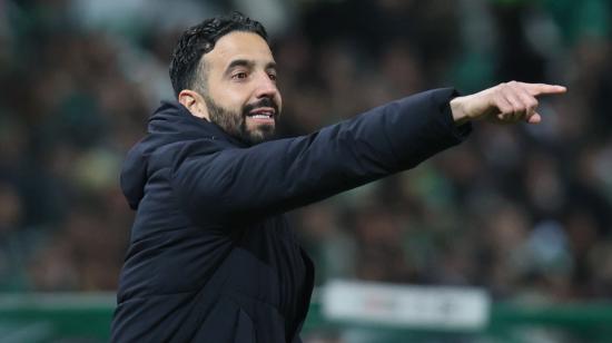 El entrenador, Ruben Amorim, hace gestos durante la semifinal de ida de la Copa Portuguesa entre Sporting CP y Benfica, en Lisboa, el 29 de febrero de 2024.