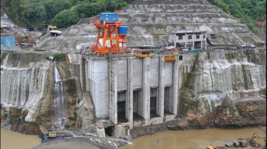 Embalse compensador de la central Coca Codo Sinclair.