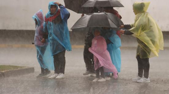 Imagen referencial de una fuerte lluvia en el sector de la Avenida Naciones Unidas y 6 de Diciembre, Quito, 31 de octubre de 2024.